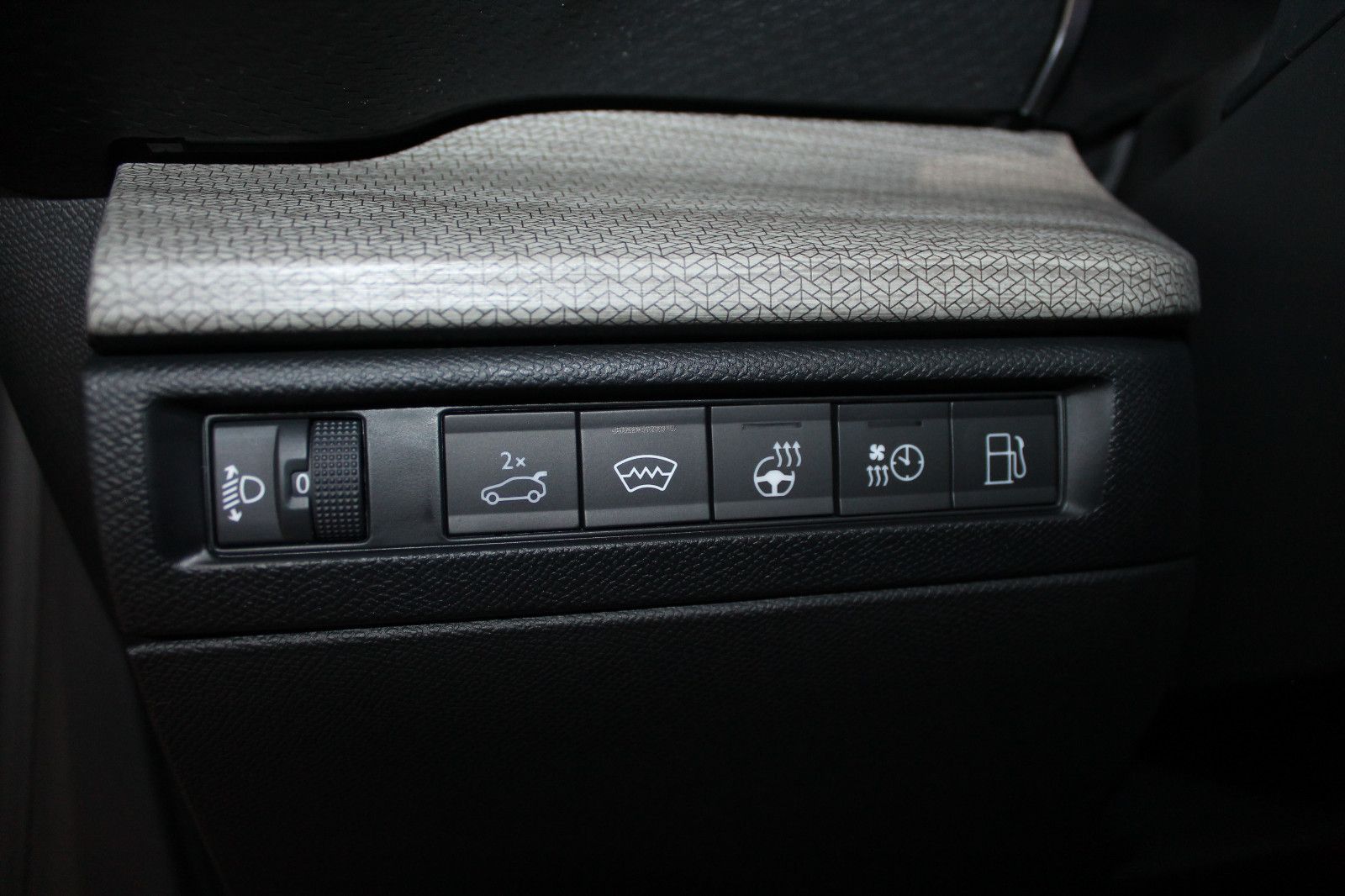 Fahrzeugabbildung Citroën C5 X Plug In Hybrid Shine Pack