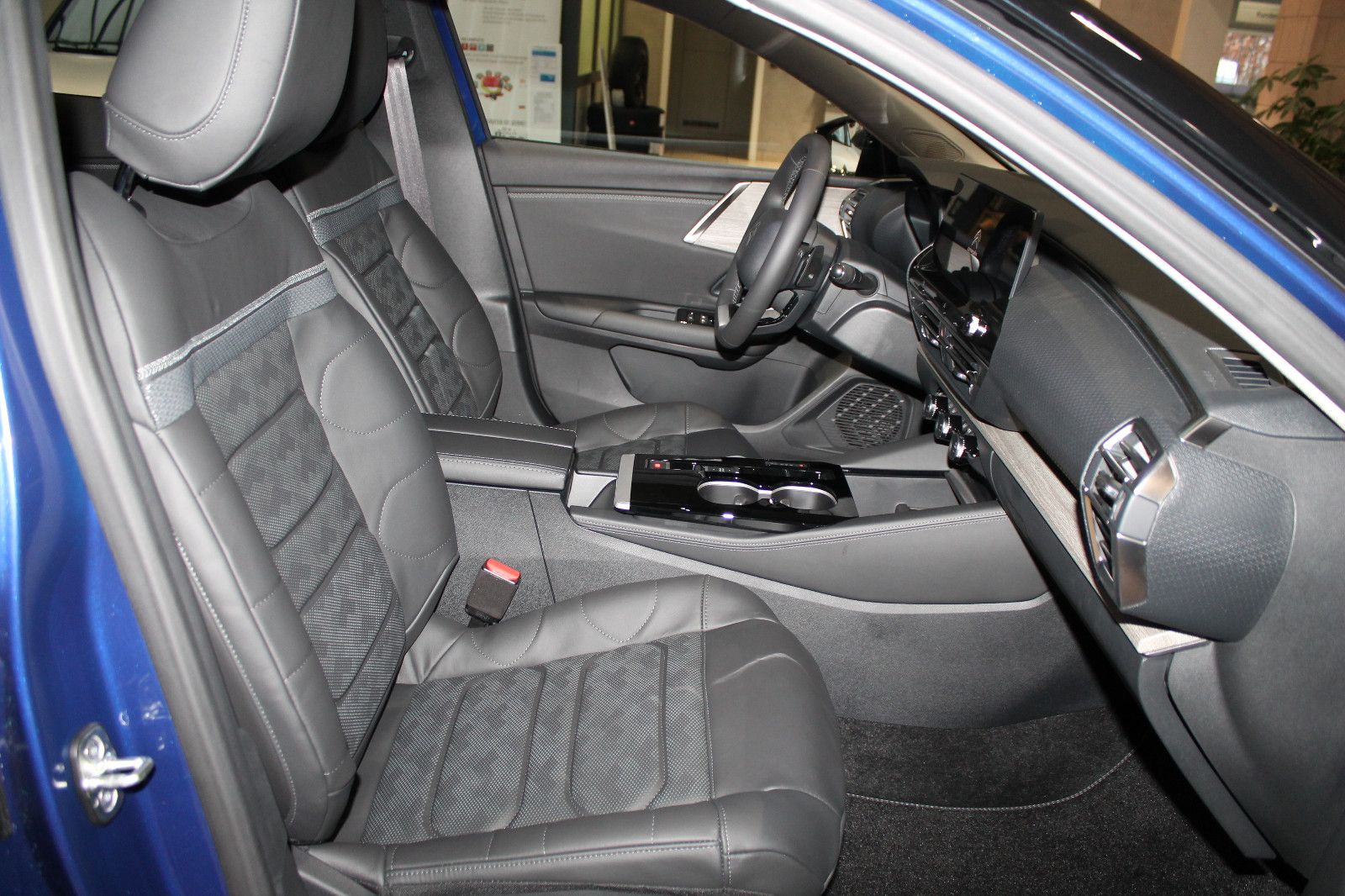 Fahrzeugabbildung Citroën C5 X Plug In Hybrid Shine Pack