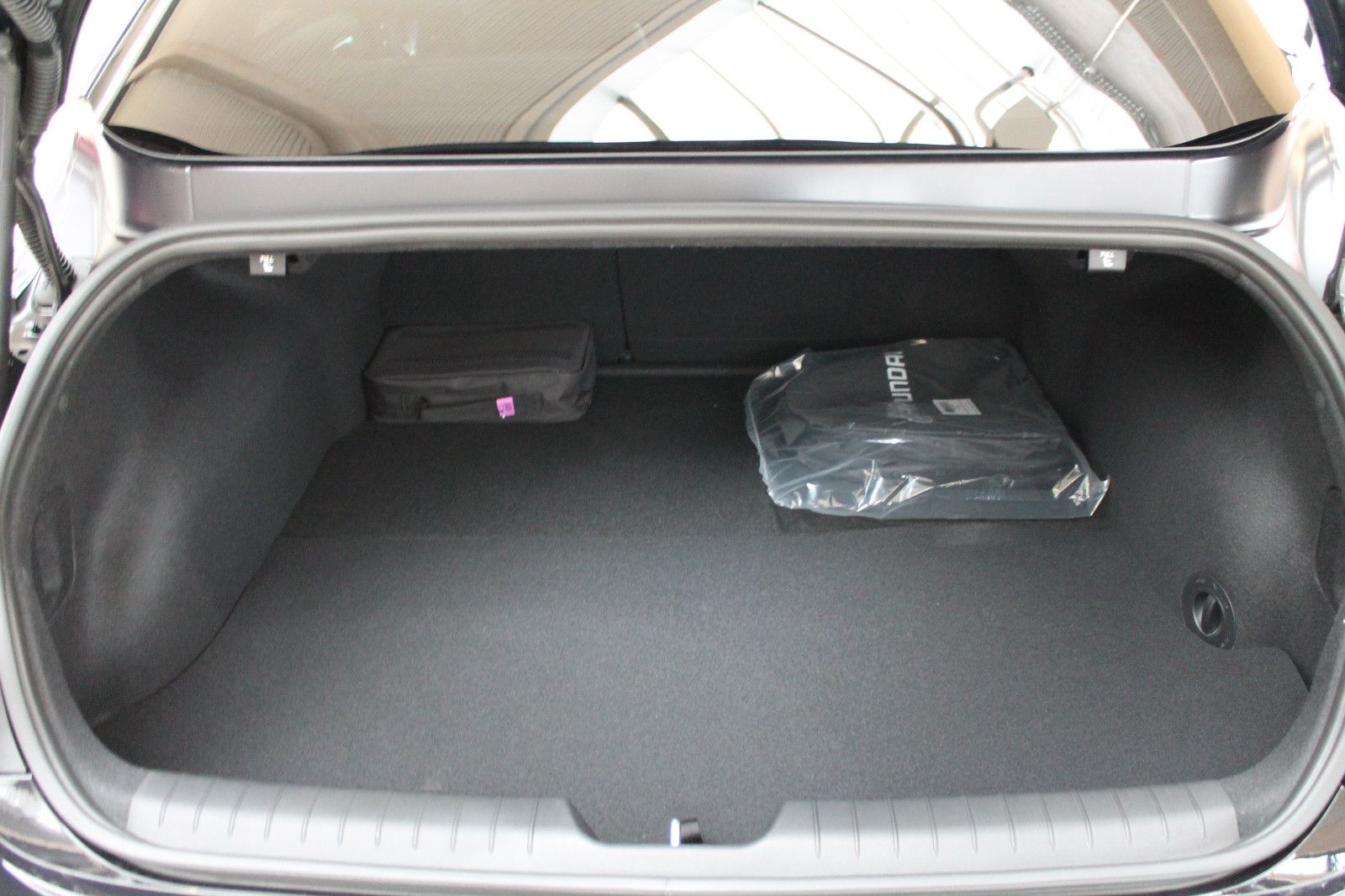 Fahrzeugabbildung Hyundai IONIQ 6 77,4kWh Uniq-Paket Glasschiebedach