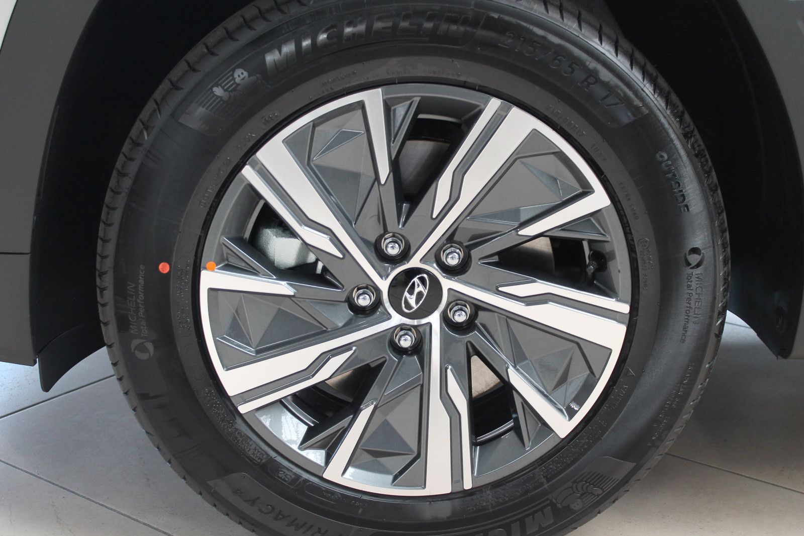 Fahrzeugabbildung Hyundai Tucson Trend 2WD 230 PS Hybrid Sofort Verfügbar