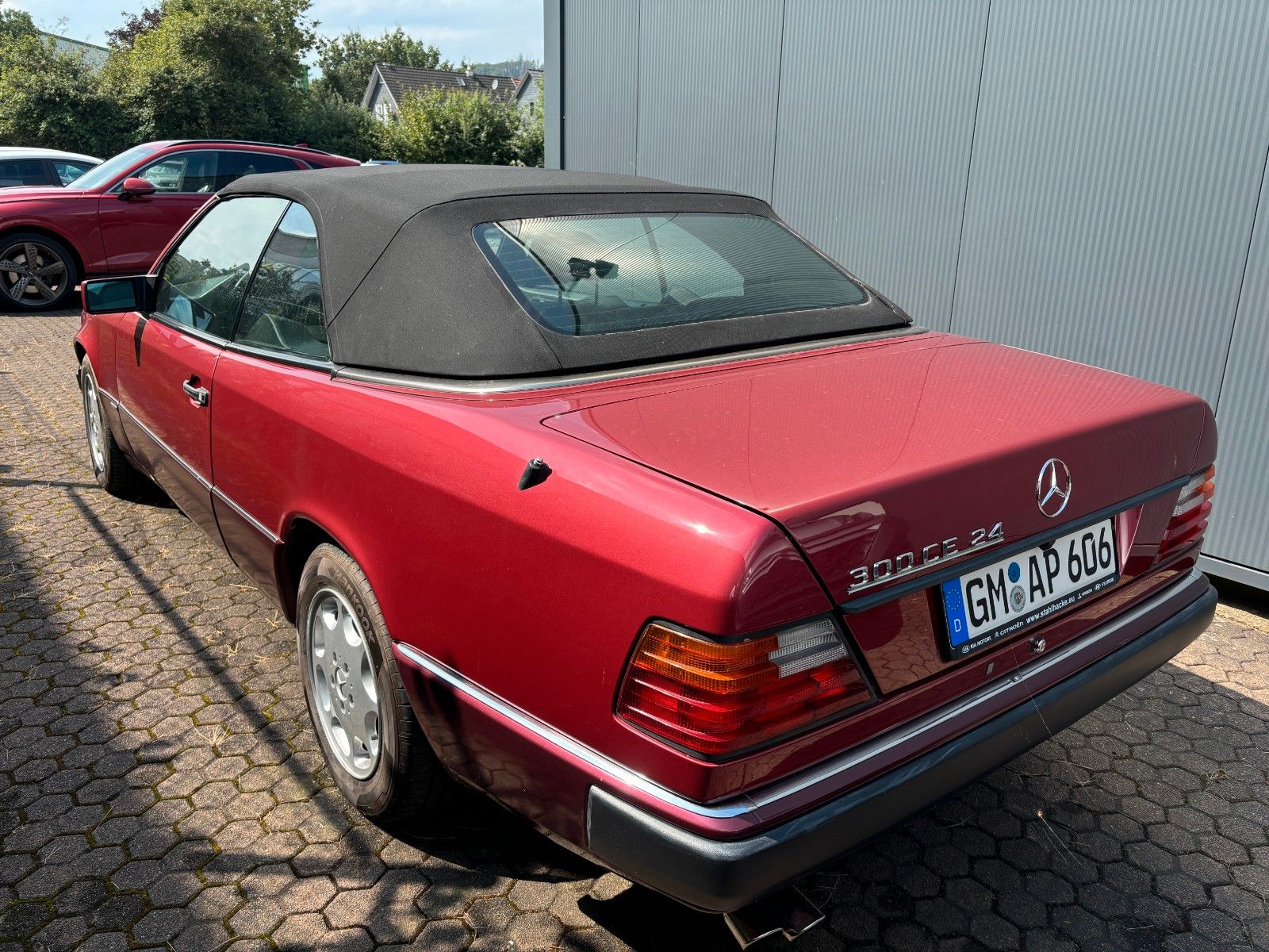 Fahrzeugabbildung Mercedes-Benz 300 CE-24 Cabrio Sports Line *H-Kennzeichen*