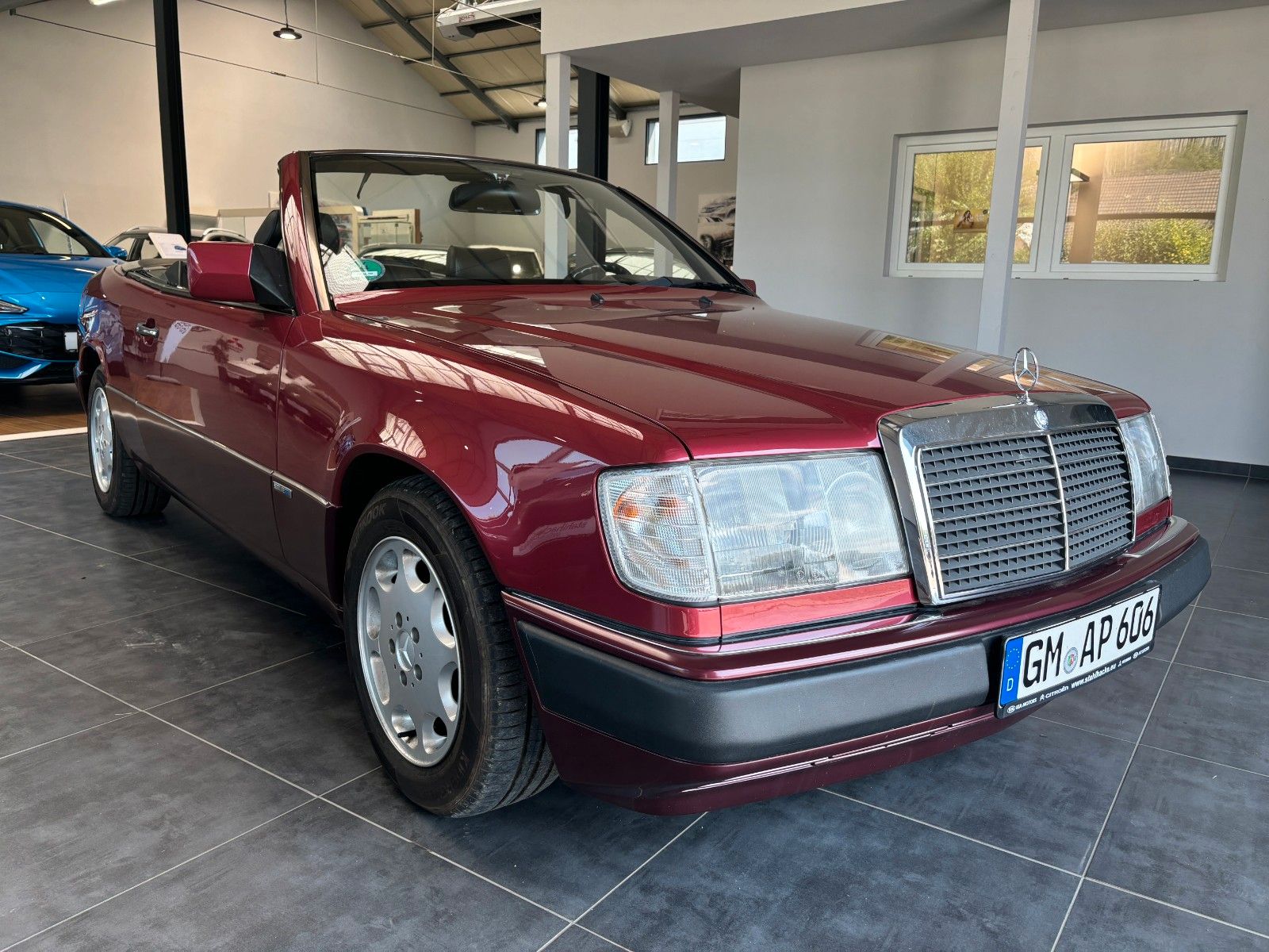 Fahrzeugabbildung Mercedes-Benz 300 CE-24 Cabrio Sports Line *H-Kennzeichen*